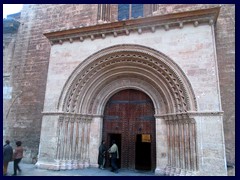 Valencia Cathedral 08 - entrance